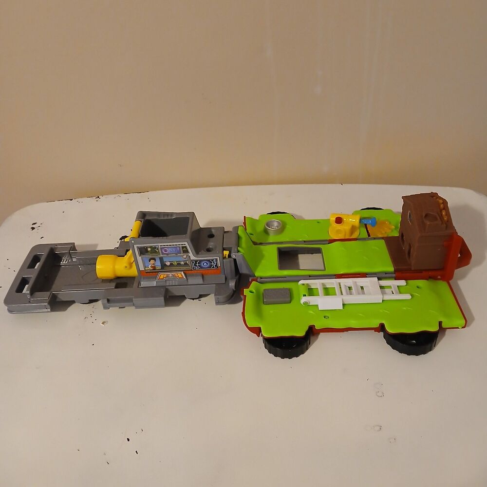 Paw Patrol Marshall's Red Ride N Rescue Transforming 2-in-1 Playset & Fire Truck - Picture 2 of 9